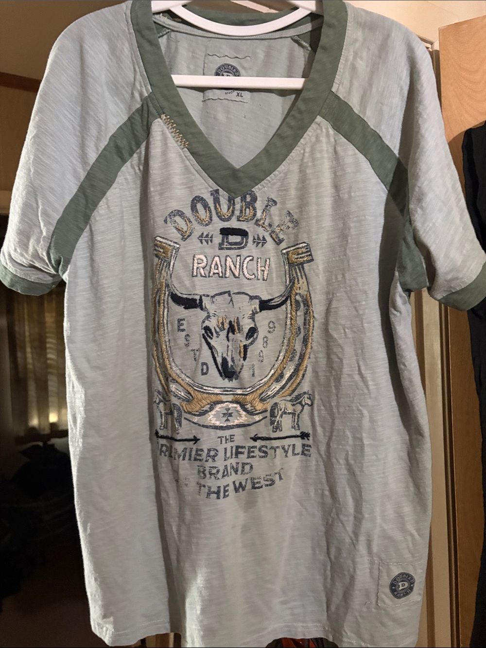 Double D Ranch Sage Green Western Skull Graphic V‑Neck Tee XL